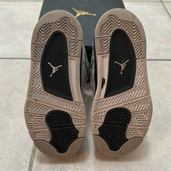 Jordan 4 Retro - Picture 3 of 5